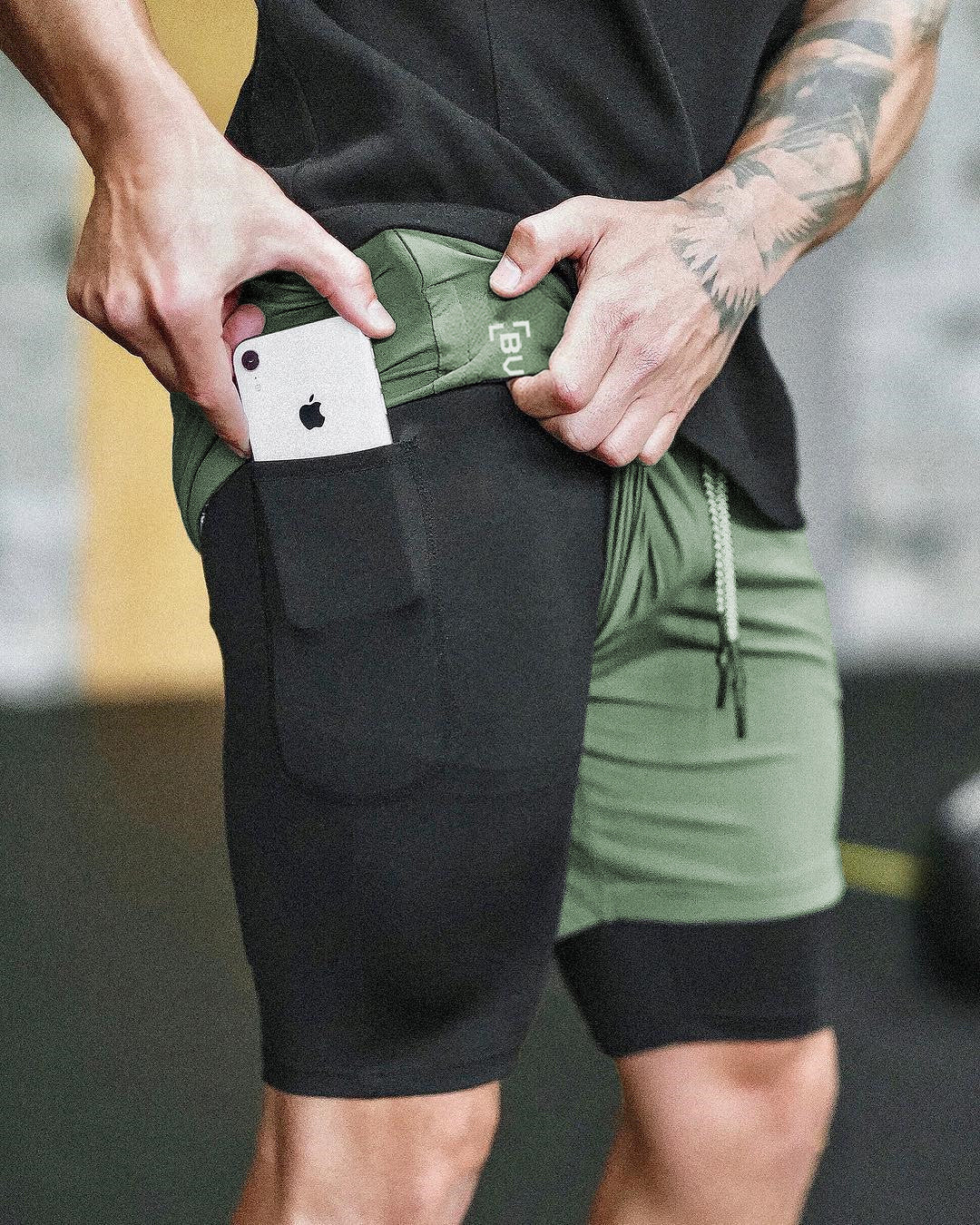 Ultimate Compression Shorts with Phone Pocket – Unleash Style, Comfort & Performance!