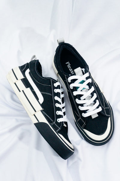 Footwear Fashion and Tech: A Seamless Intersection in Shopping Trends