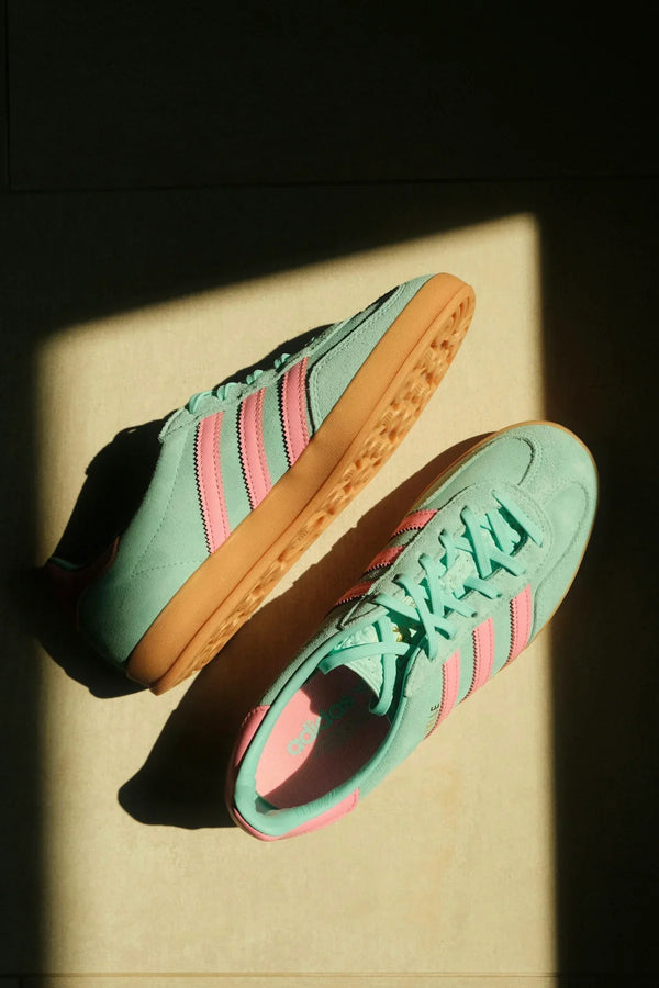 A pair of shoes sitting on top of a floor