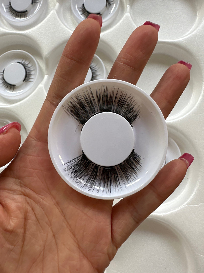 Magnetic Little Devil Eyelashes: Effortless Glam, No Mess, All Day Confidence!