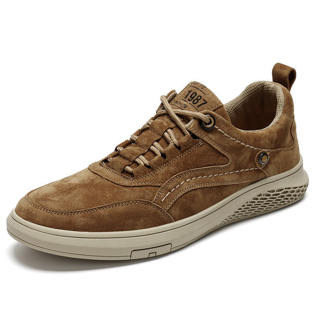 Retro low cut sneakers designed for style and comfort.