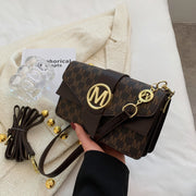 Niche Personality Lettered Shoulder Messenger Bag - Stylish, Functional, and Perfect for Everyday Adventures