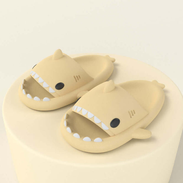 Cartoon shark slippers for adults, soft and comfortable indoor/outdoor footwear, featuring a cute shark design.