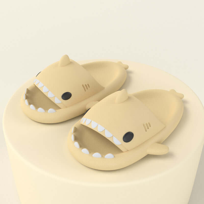 Cartoon shark slippers for adults, soft and comfortable indoor/outdoor footwear, featuring a cute shark design.